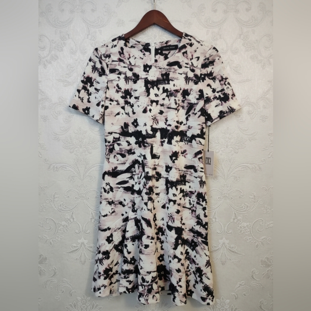 Ivanka Trump Fit & Flare Dress Black/White Abstract Floral | Short Sleeve Size 8